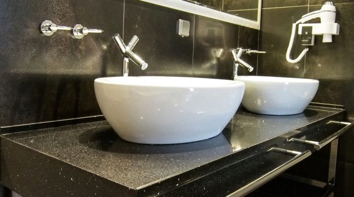 Современная ванная с искусственным камнем